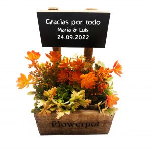 Obsequio maceta jardinera con flores y una pizarra con mensaje personalizable