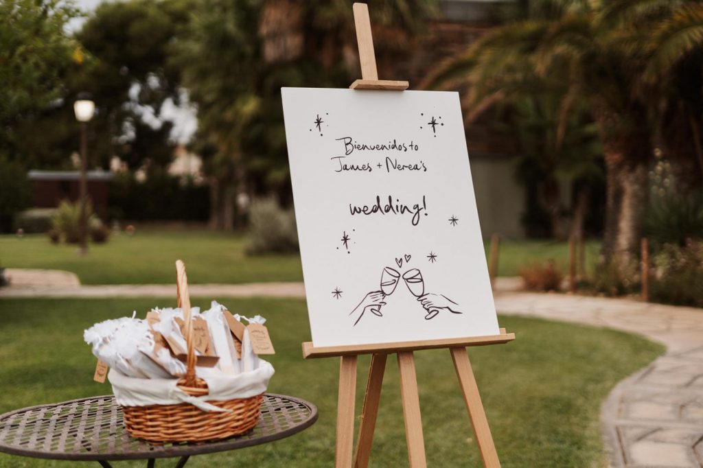 cartel de bienvenida a una boda en español e inglés.